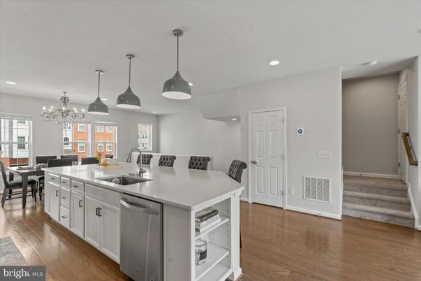 Chandelier, Dining room, Interior, Kitchen, Pendant Lights, Recessed Lighting, Wood Texture Flooring