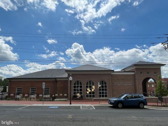 Exterior, Facade, Brick Facade, Brick Traditional