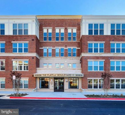 Exterior, Facade, Brick Facade, Rowhouse