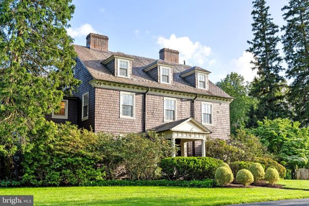 Exterior, Facade, Brick Facade, Georgian