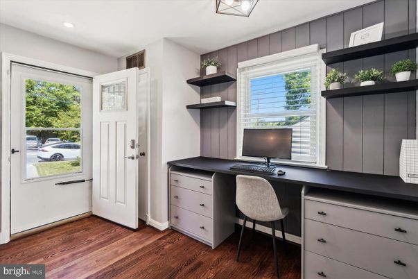 Home Office, Interior, Recessed Lighting, Wood Texture Flooring