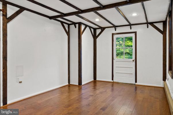 Empty room, Interior, Recessed Lighting, Wooden Beams, Wood Texture Flooring