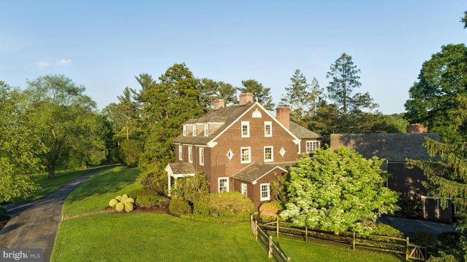 Backyard, Exterior, Facade, Brick Facade, Georgian
