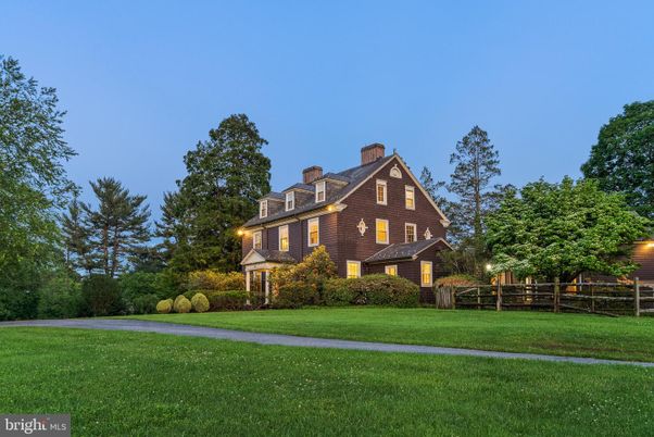 Attached, Backyard, Exterior, Facade, Queen Anne Victorian