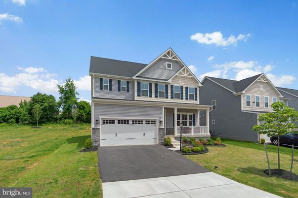 Attached, Exterior, Facade, Farmhouse