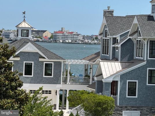 Exterior, Facade, Water, Queen Anne Victorian