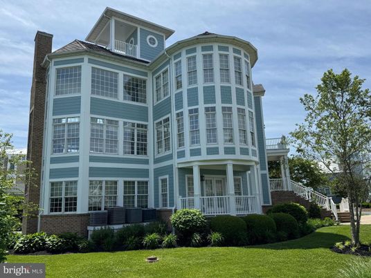 Exterior, Facade, Queen Anne Victorian
