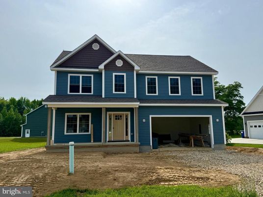 Attached, Exterior, Facade, Farmhouse