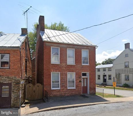 Exterior, Facade, Brick Facade, Georgian