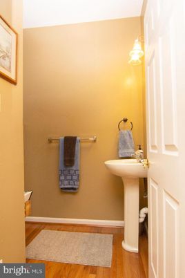 Bathroom, Interior, Pendant Lights, Wood Texture Flooring