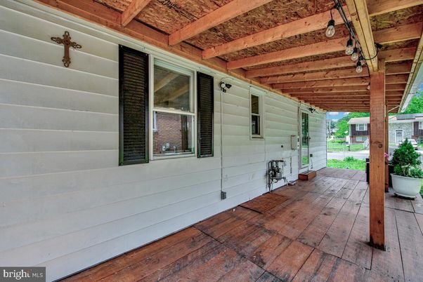 Exterior, Wooden Beams