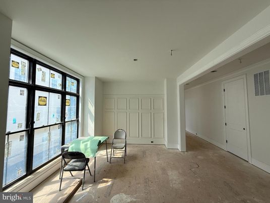 Empty room, Interior, Water