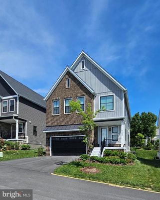 Attached, Exterior, Facade, Brick Facade, Farmhouse