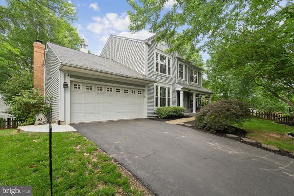 Attached, Exterior, Facade, Cape Cod