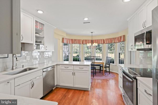 Dining room, Interior, Kitchen, Pendant Lights, Recessed Lighting, Wood Texture Flooring