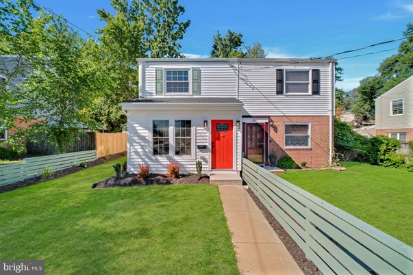 Exterior, Facade, Brick Facade, Split Level