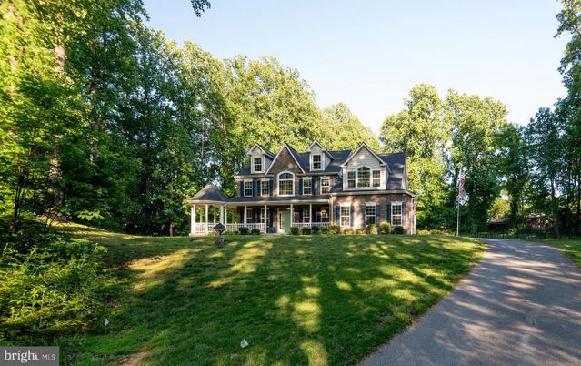 Backyard, Exterior, Facade, Queen Anne Victorian