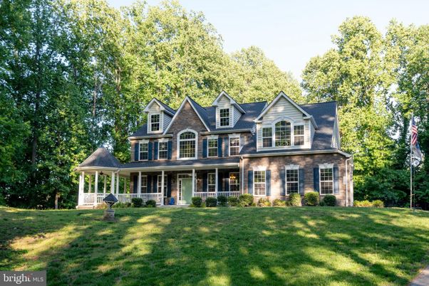 Backyard, Exterior, Facade, Queen Anne Victorian