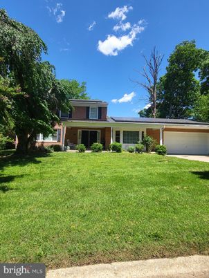 Attached, Backyard, Exterior, Facade, Brick Facade, Modern