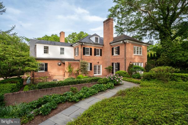 Exterior, Facade, Brick Facade, Georgian
