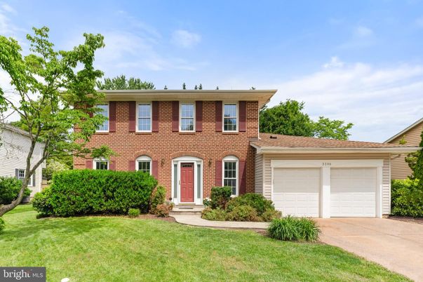 Attached, Exterior, Facade, Brick Facade, Georgian