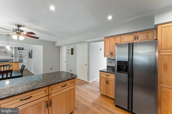 Dining room, Interior, Kitchen, Pendant Lights, Recessed Lighting, Wood Texture Flooring