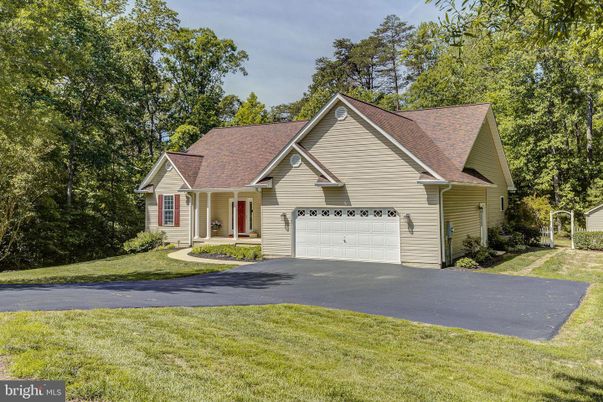 Attached, Exterior, Facade, Cape Cod