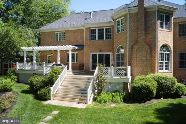 Exterior, Facade, Brick Facade, Georgian