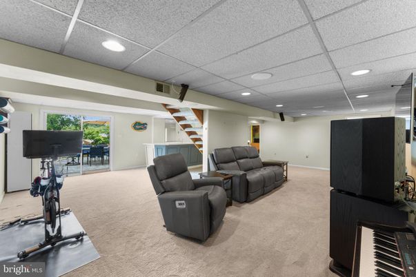 Fitness Equipment, Interior, Living room, Piano, Recessed Lighting