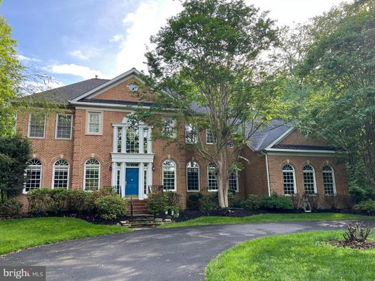 Exterior, Facade, Brick Facade, Georgian