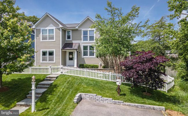 Backyard, Exterior, Facade, Queen Anne Victorian