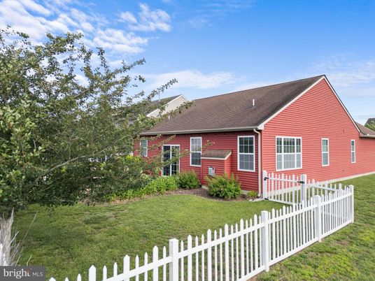 Backyard, Exterior, Facade, Cape Cod