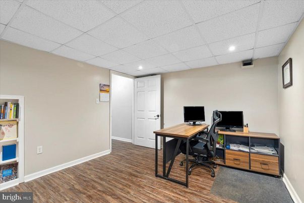 Home Office, Interior, Recessed Lighting, Wood Texture Flooring