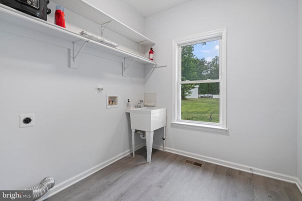 Interior, Walk-in Closets, Wood Texture Flooring