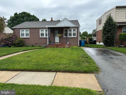 Exterior, Facade, Brick Facade, Cape Cod