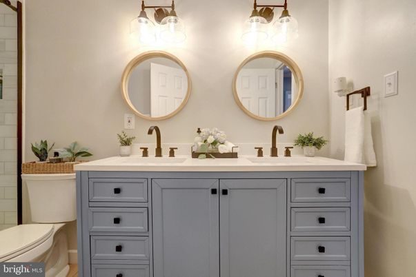 Bathroom, Dual Sink Vanities, Interior