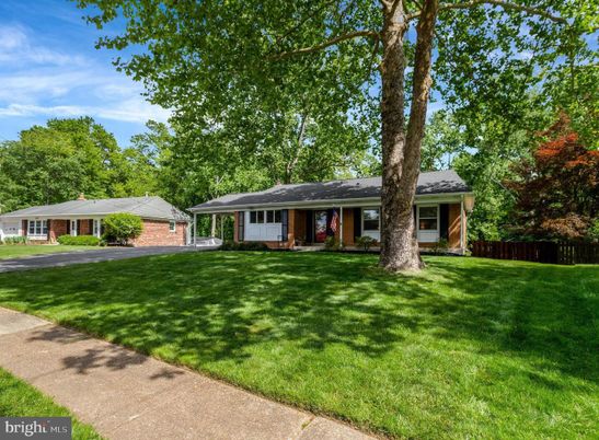 Backyard, Exterior, Facade, Brick Facade, Ranch