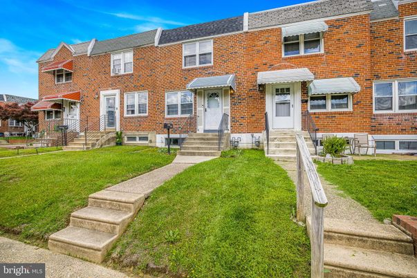 Exterior, Facade, Brick Facade, Rowhouse