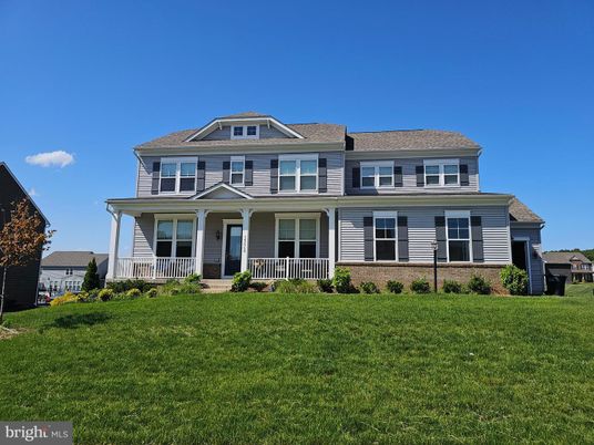 Exterior, Facade, American Foursquare