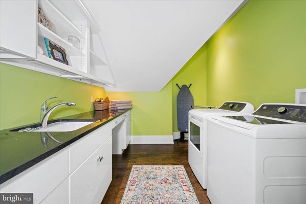 Interior, Washer, Wood Texture Flooring