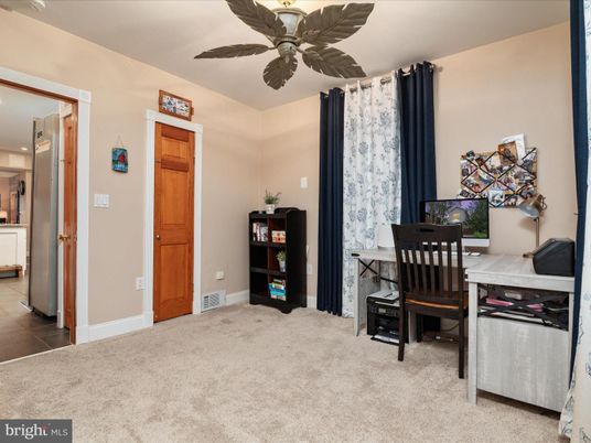 Home Office, Interior