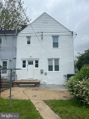 Exterior, Facade, Rowhouse