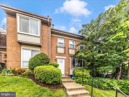 Exterior, Facade, Brick Facade, Rowhouse