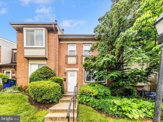 Exterior, Facade, Brick Facade, Rowhouse
