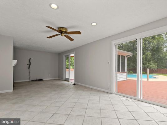 Empty room, Interior, Recessed Lighting