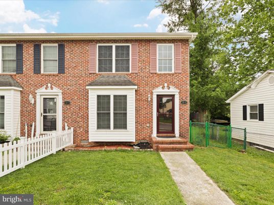 Exterior, Facade, Brick Facade, Georgian