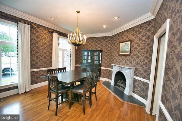 Dining room, Fireplace, Interior, Pendant Lights, Recessed Lighting, Wood Texture Flooring