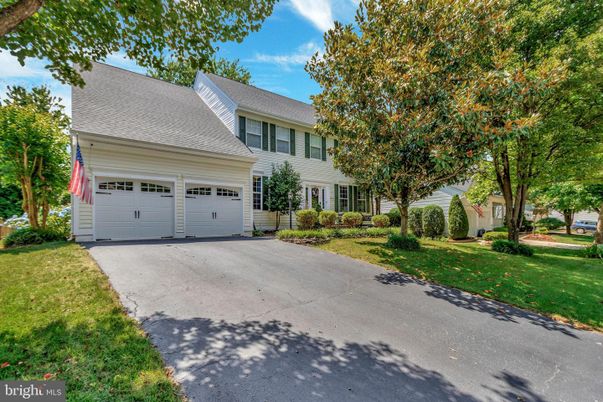 Attached, Exterior, Facade, Cape Cod