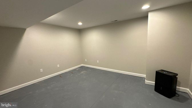 Empty room, Interior, Recessed Lighting