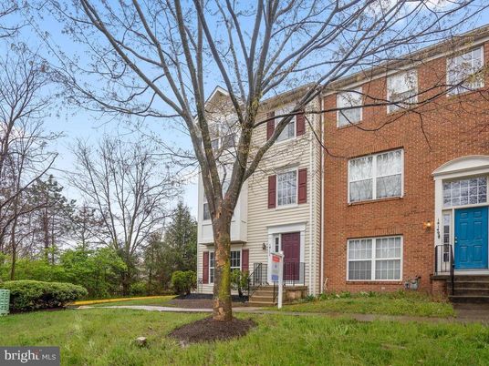 Exterior, Facade, Brick Facade, Rowhouse